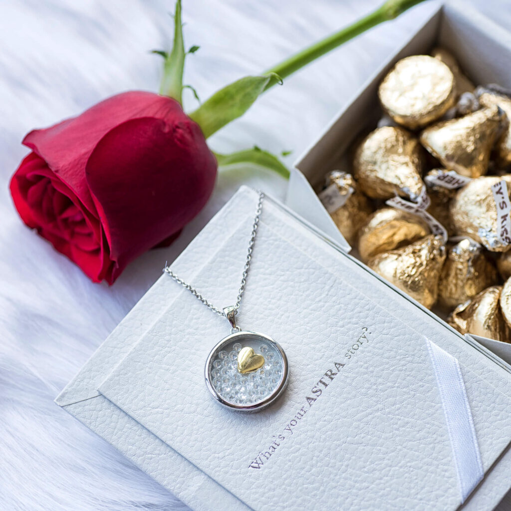 The_Gentlemans_Guide_to_Choosing_Jewellery_for_Her